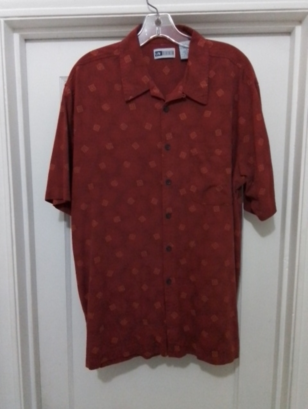 UNTIED SILK MENS SHORT SLEEVE BUTTON FRONT SHIRT, LARGE